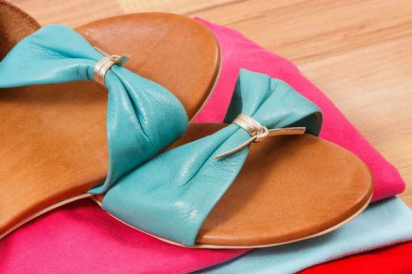 Quels conseils pour porter des sandales gladiateurs avec élégance en été?