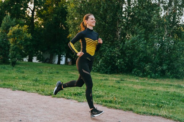 Comment choisir une tenue de sport adaptée aux femmes pratiquant le pilates?